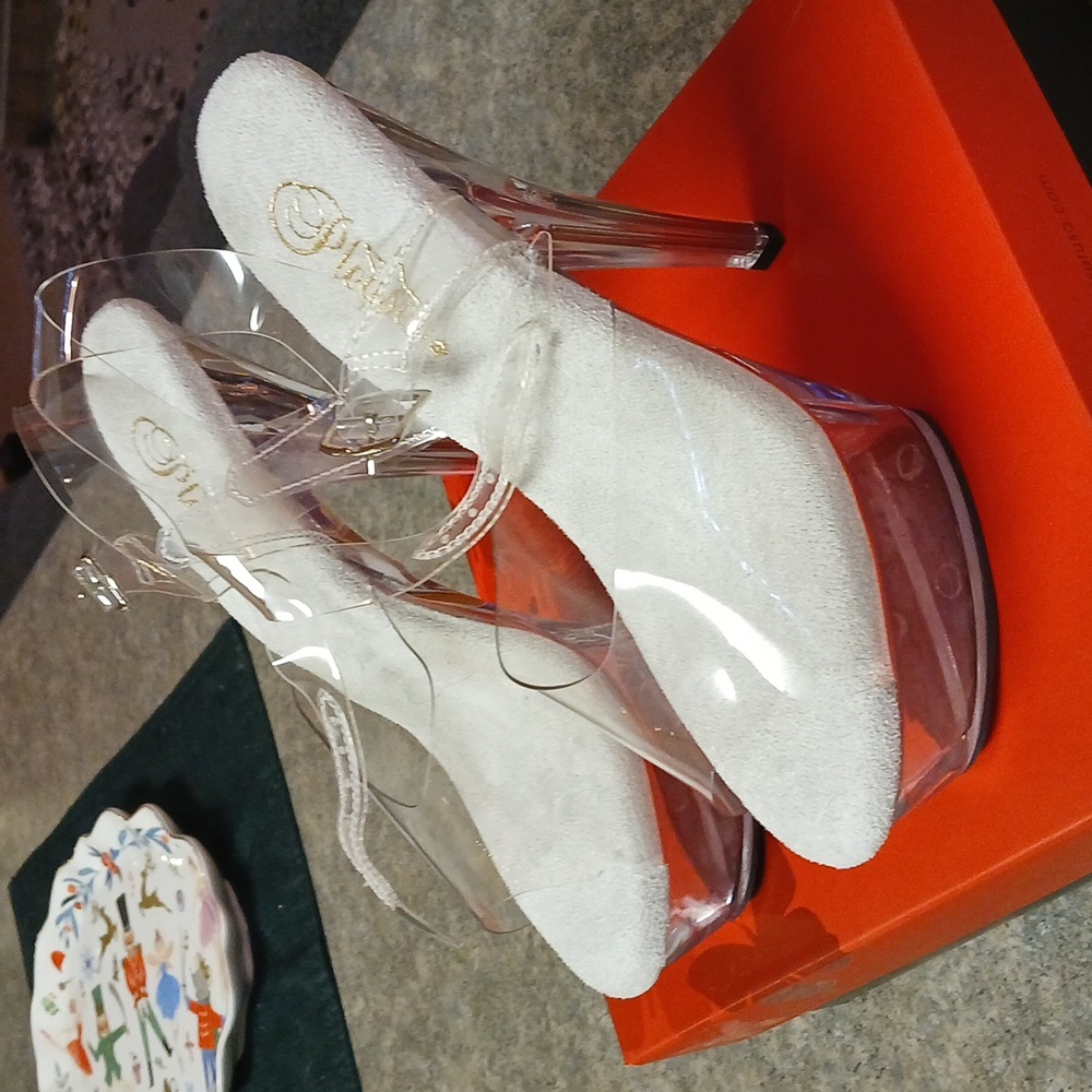 New Pleaser Sandals Sz 8 Kiss 208